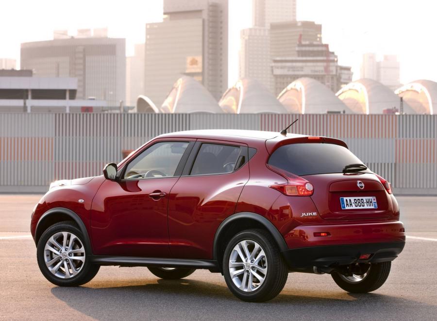  Nissan Juke 2010 года  (фото 2 из 174)